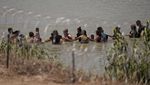 Texas Pasang Penghalang Apung di Sungai untuk Cegah Migran Menyeberang