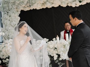 Tina Toon Senang Pernikahan Impian dan Intim Terwujud