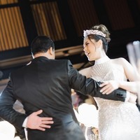 Inilah momen mesra saat Tina Toon dan suami berdansa. Foto: dok. Instagram/@tinatoon101