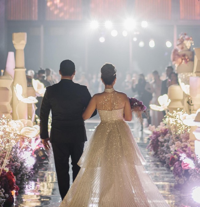 “Aku share semua minggu ini atas saran keluarga juga karena bagaimanapun aku public figure dan ini juga berita bahagia,” ungkap Tina di keterangan fotonya. Foto: dok. Instagram/@tinatoon101