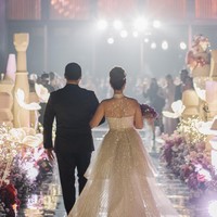 “Aku share semua minggu ini atas saran keluarga juga karena bagaimanapun aku public figure dan ini juga berita bahagia,” ungkap Tina di keterangan fotonya. Foto: dok. Instagram/@tinatoon101