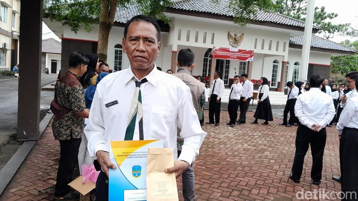 Yusuf (56), guru honorer di Pangandaran yang baru diangkat menjadi PPPK