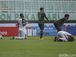 Namun hingga laga tuntas, tak ada gol yang tercipta. Skor 0-1 untuk keunggulan tim tamu PSM Makassar.