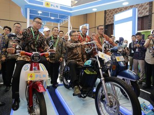 PLN Pamerkan Motor Listrik-Charging Station di Gelaran EBTKE ConEx 2023