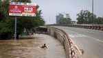 Bak Sungai, Begini Penampakan Banjir Rendam Jalanan di India