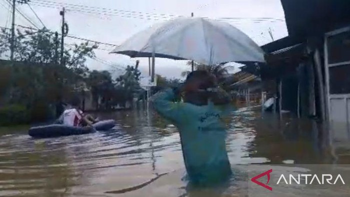 Banjir dan longsor landa tiga daerah di Sumbar (Antara)