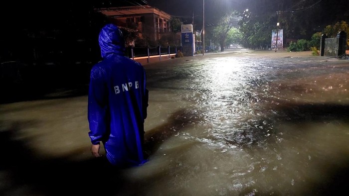 Banjir menerjang Sinjai, Sulsel.