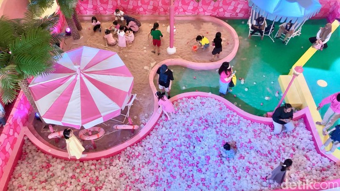 Film Barbie The Movie akan tayang pada tanggal 19 Juli mendatang. Neo Soho hadirkan ‘Barbie Dream House’ untuk para penggemarnya.