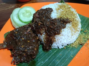5 Bebek Goreng di Bogor yang Pedas Mantap Bumbu Hitamnya