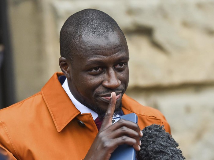benjamin mendy manchester city pelecehan seksual pesepakbola pemerkosaan pesepakbola Former Manchester City footballer Benjamin Mendy, walks outside Chester Crown Court, where he is appeared accused of rape and attempted rape, in Chester, England, Friday July 14, 2023. (Peter Powell/PA via AP)