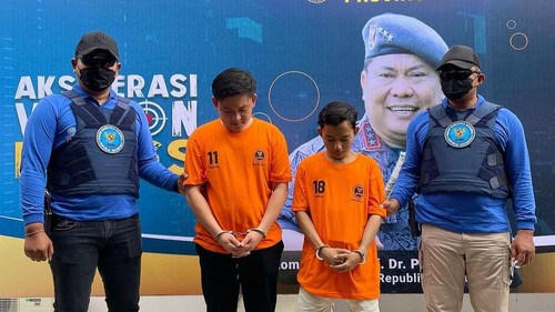 YouTuber Bobon Santoso berbaju tahanan viral di medsos.