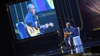 Musisi dan penyanyi legendaris Ebiet G Ade memuji pergelaran Hoegeng Awards 2023. 