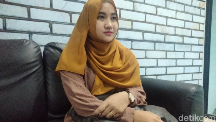 Eka Wahyu Lestari, wanita yang semula dikira korban begal saat ditemui wartawan. (Perdana/detikSumut).