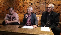 Profesor Hasan Fauzi menyebut kasus dugaan korupsi Rp 57 Milyar menjadi alasan utama dirinya beserta civitas lainnya dicopot oleh Rektor Jamal Wiwoho. Kemudian juga ratusan pejabat di lingkungan UNS yang tidak sejalan Jamal Wiwoho juga dicopot. Hasan dan Tri Atmojo mengajukan keberatan terhadap Mendikbud.