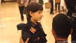Gemasnya Cicit Hoegeng Saat Pakai Baju Brimob