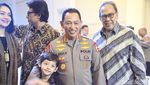 Gemasnya Cicit Hoegeng Saat Pakai Baju Brimob