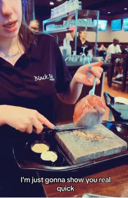 Sajikan Steak 'Berantakan', Chef Ini Komentari Pelayanan Restoran