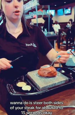 Sajikan Steak 'Berantakan', Chef Ini Komentari Pelayanan Restoran