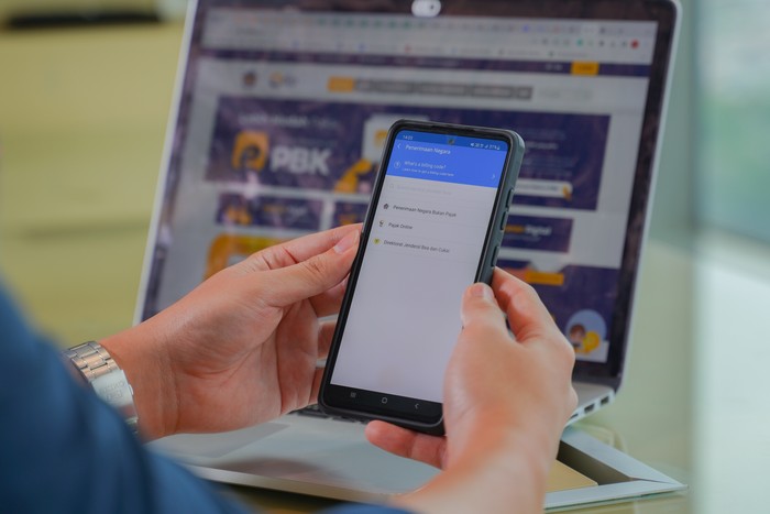 Ilustrasi bayar pajak online