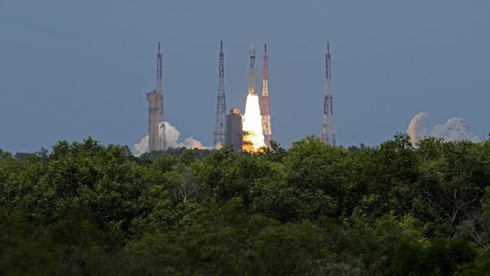 In this photo released by the Indian Space Research Organisation (ISRO), Indian spacecraft Chandrayaan-3, the word for “moon craft” in Sanskrit, lifts off from Sriharikota, India. The spacecraft blazed its way to the far side of the moon Friday in a follow-up mission to its failed effort nearly four years ago to land a rover softly on the lunar surface, the countrys space agency said. A successful landing would make India the fourth country, after the United States, the Soviet Union, and China, to achieve the feat. (Indian Space Research Organisation via AP)
