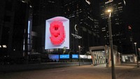 Baru-baru ini salah satu perusahaan periklanan luar ruang terbesar di Indonesia, PT. Media Indra Buana (MIB) melakukan peremajaan terhadap unit media iklan yang sebelumnya telah terpasang di Façade Gedung Bursa Efek Indonesia (IDX) Jakarta. Ukuran LED Screen yang sudah diperbesar menjadi 182 m² ini menggunakan tipe LED DVX 1200 series. Uniknya, tampilan LED Screen tersebut menggunakan kabinet yang dimodifikasi (Curve Cabinet) yang menyesuaikan sudut atau derajat yang dimiliki oleh bidang façade gedung existing.