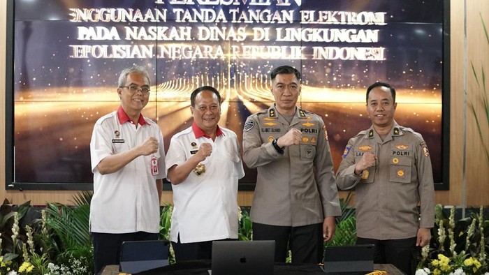 Irjen Slamet (kedua dari kanan) beserta perwakilan BSSN
