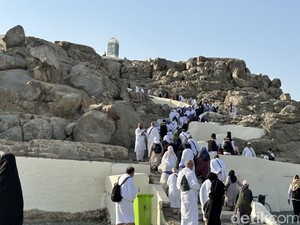 Jabal Rahmah, Tak Sekedar Tempat Bertemunya Adam dengan Hawa
