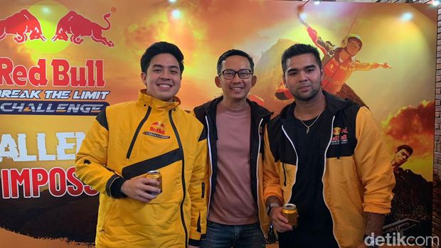 Jerome Polin saat jadi juri kompetisi video bareng Aero Aswar.