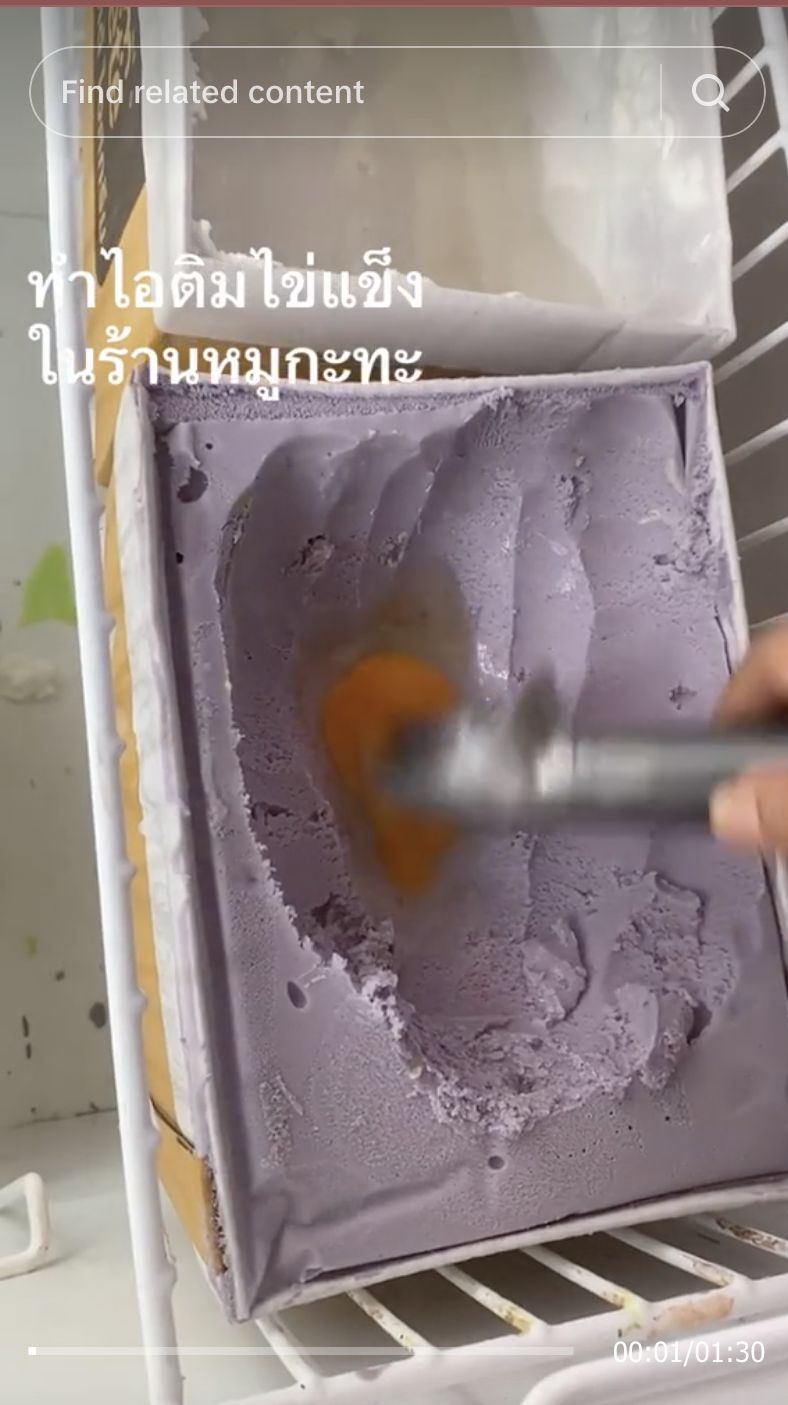 Kacau! Pengunjung Tambahkan Telur Mentah ke Es Krim yang Dijual Resto Ini