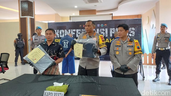 Kapolresta Solo Kombes Iwan Saktiadi, saat konferensi pers di Mapolresta Solo, Jumat (14/7/2023).
