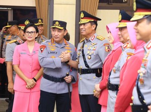 Kapolri Lantik Komjen Wahyu Jadi Kabareskrim, Komjen Suntana Kabaintelkam