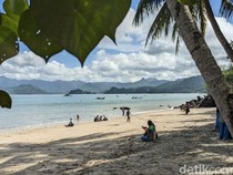 Serunya Pelesir di Pasir Putih Pantai Mutiara Trenggalek