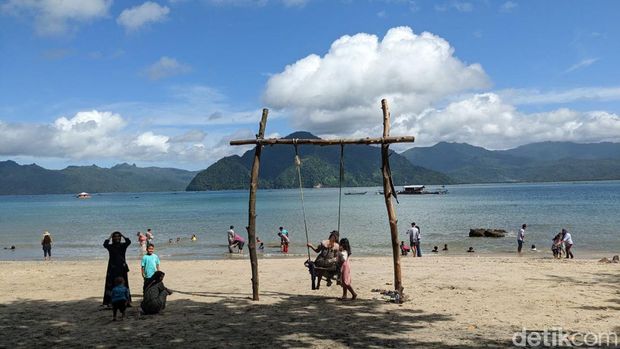 Keindahan Pantai Mutiara di Jalur Lintas Selatan (JLS) Tulungagung-Trenggalek