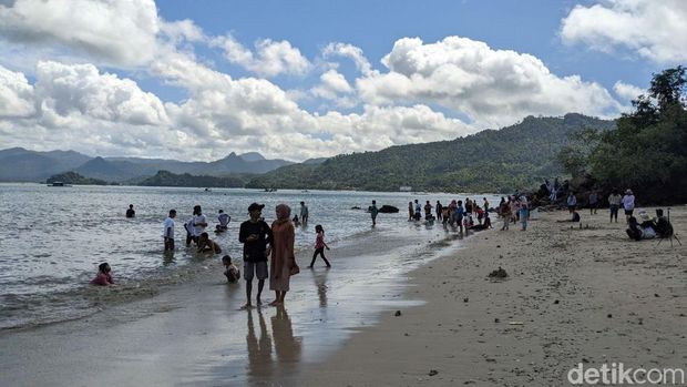 Keindahan Pantai Mutiara di Jalur Lintas Selatan (JLS) Tulungagung-Trenggalek