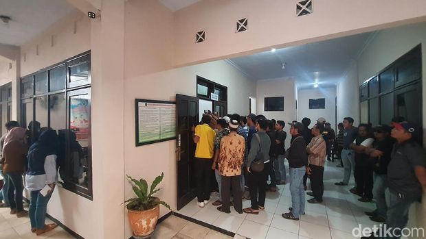 Keluarga dan Tetangga Korban Kawal Vonis Pembunuhan Siswi SMP di Mojokerto