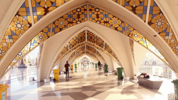 Kemegahan Masjid Al Jabbar