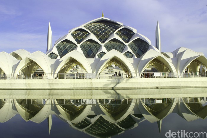 Kemegahan Masjid Al Jabbar
