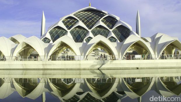 Kemegahan Masjid Al Jabbar