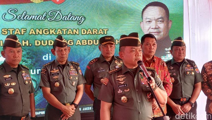 Kepala Staf TNI Angkatan Darat (KSAD) Jenderal Dudung Abdurachman, mendatangi eks Mako Denbekang IV-44-04/Solo, Jumat (14/7/2023).