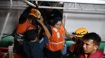 Detik-detik Evakuasi 151 Penumpang KM Sakura Express Kandas Hampir 10 Jam