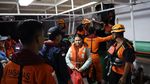 Detik-detik Evakuasi 151 Penumpang KM Sakura Express Kandas Hampir 10 Jam