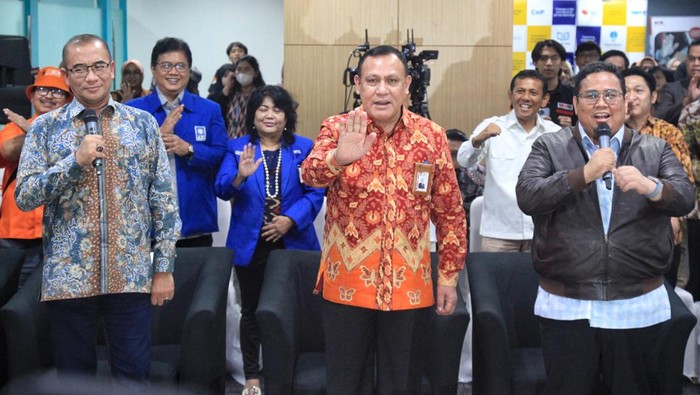 KPK menggandeng KPU dan Bawaslu meluncurkan kampanye anti politik uang 'Hajar Serangan Fajar' di Gedung KPK Jakarta, Jumat (14/7/2023).