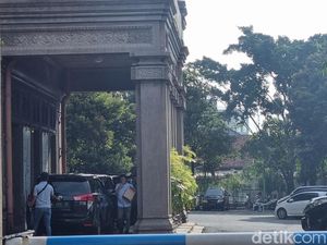 KPK Geledah Kantor PTPN XI Surabaya Bawa Berkas 2 Koper
