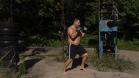 Jika tempat gym biasanya ada di dalam ruangan (indoor), tapi tidak dengan yang ada di Ukraina ini. Di Kiev, ada sebuah tempat gym luar ruangan.  
