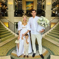 Menurut Kristina, Lana tidak seharusnya memilih warna putih meski diperbolehkan dalam tema. Apalagi busana yang dikenakannya mirip dengan baju pernikahan karena ada orang yang bahkan mengiranya pengantin. Kristina mengatakan jika temannya merasa sangat kesal karena mendapati penampilan Lana sebelum jalan di altar.Aku pikir dunia sudah tahu bahwa kamu tidak seharusnya menyaingi pengantin, yang pertama warna putih, kedua gaun serba putih. Aku pikir itu hanya standar etis, kata Kristina.Foto: Instagram/TikTok