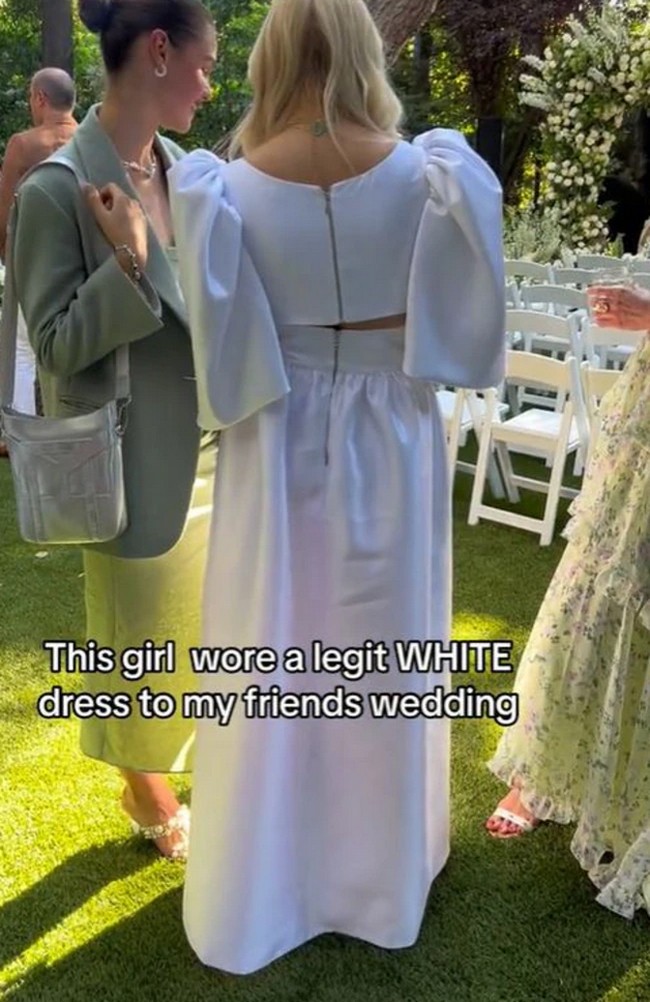 Kristina mengungkap acara tersebut bertema peri hutan sehingga para undangan diminta untuk memakai baju warna tanah seperti hijau atau cokelat. Foto: Instagram/TikTok