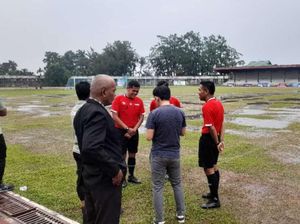 Laga Sepakbola Porprov Jambi Ditunda gegara Lapangan Bak Kubangan Kerbau
