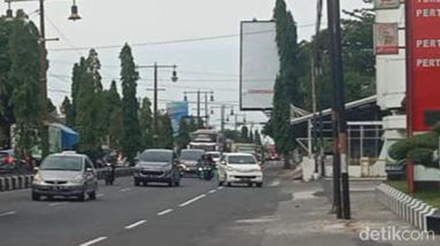 Lokasi kecelakaan motor dan sedan di depan SPBU Belang Wetan, Jalan Jogja-Solo, Klaten. Dipotret pada Jumat (14/7/2023).