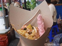 Nikmatnya Lotek Kaki Lima khas Bandung yang Ngumpet di Braga