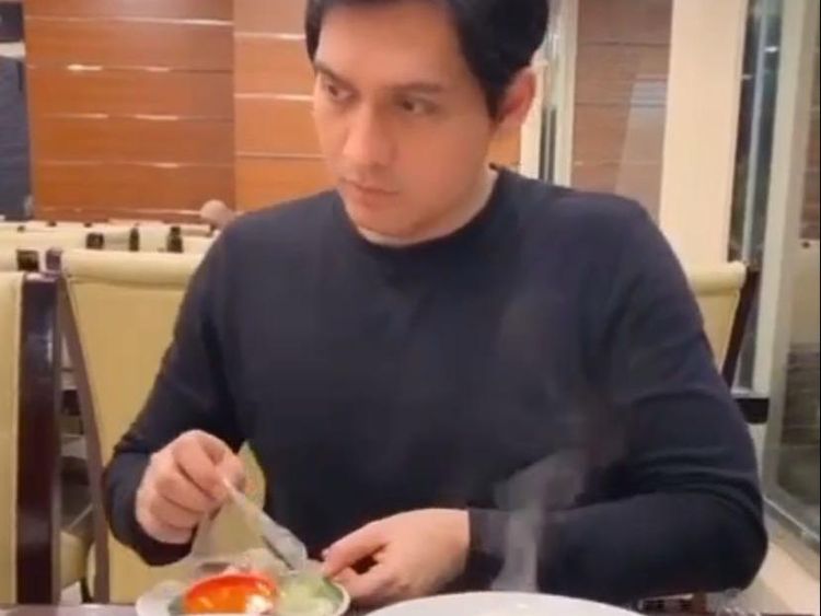 Momen Lucky Hakim Santap Nasi Padang hingga Nasi Goreng Jangkrik